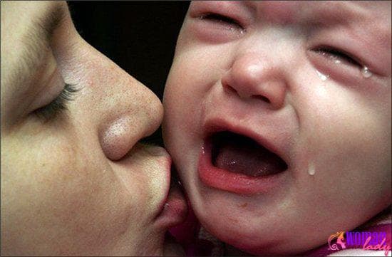 Почему малыш плачет