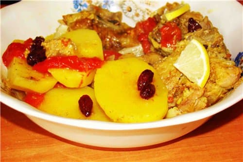 Баранина с сушеным кизилом и овощами