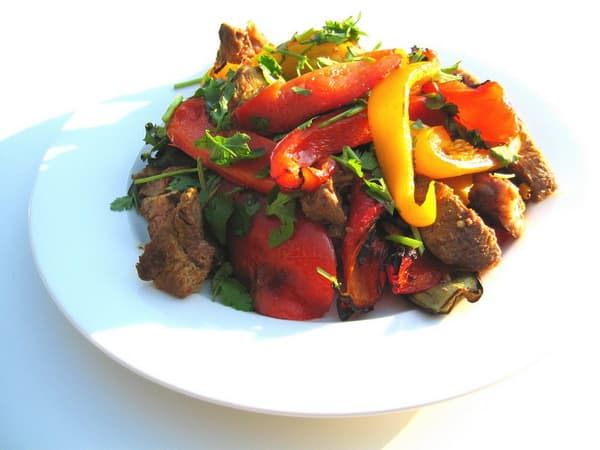 Мясо, запеченное с овощами